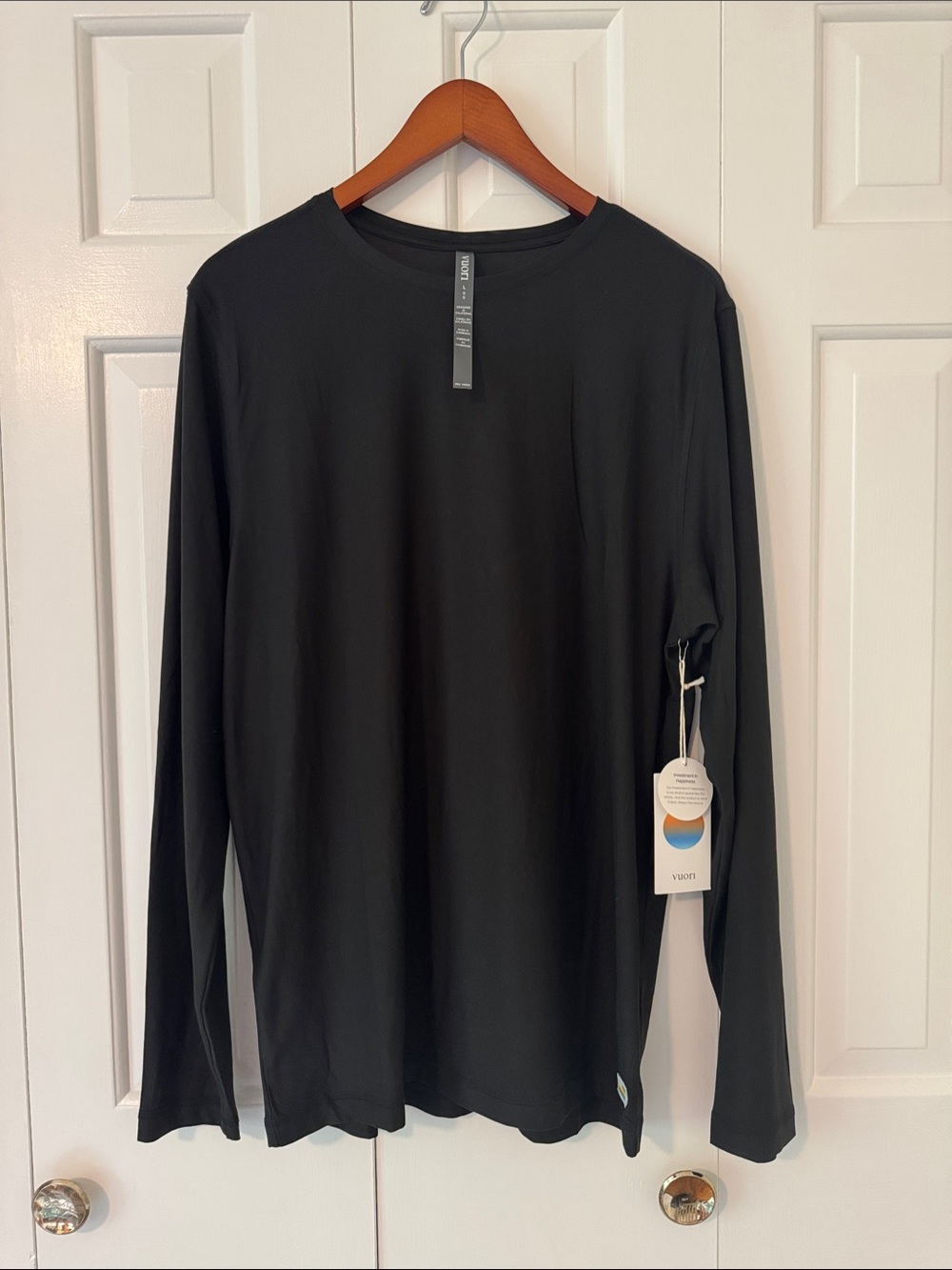 Vuori Men's Long Sleeve Strato Tech Tee - Black